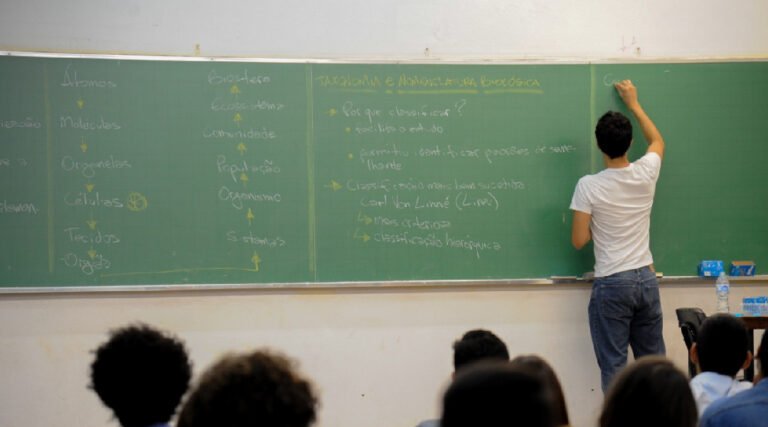 Com 75% de professores temporários, governo prepara maior concurso efetivo da história do Acre