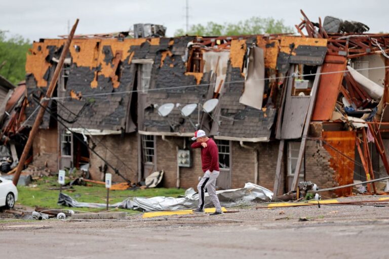 tornados-deixam-3-mortos-em-oklahoma;-dezenas-ficam-feridas-|-cnn-brasil