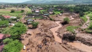 video-de-drone-revela-destruicao-apos-enchentes-mortais-no-quenia-|-cnn-brasil