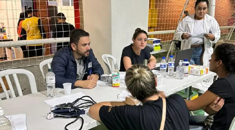 Médico e dentista naturais do Juruá atendem desabrigados pela enchente no Rio Grande do Sul