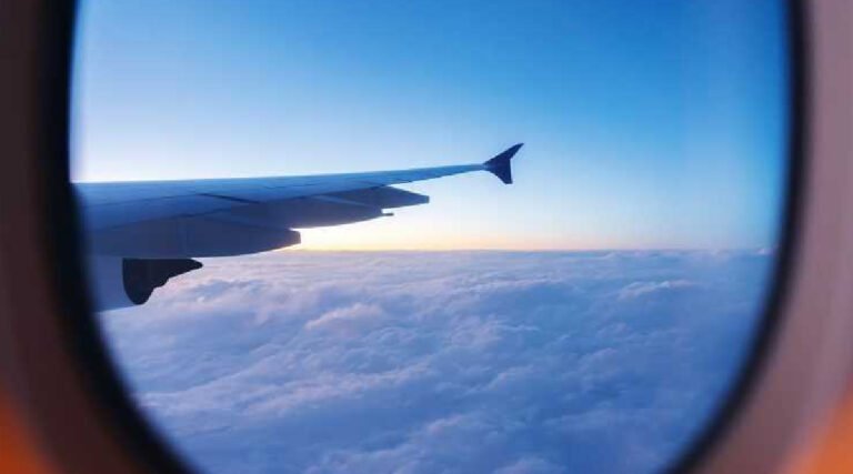 Acreana ganha R$ 2 mil de indenização após cobrança abusiva na taxa de remarcação de passagem aérea