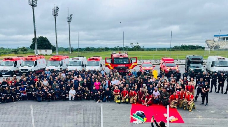 Profissionais da saúde e das forças de segurança participam de simulação de acidente