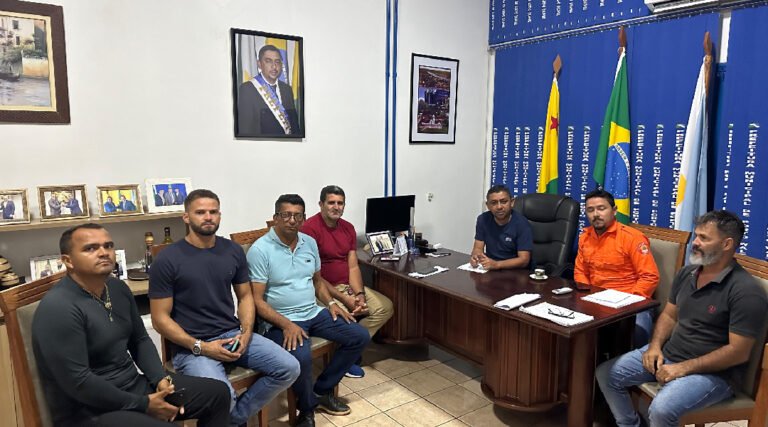 Donos de postos e prefeito se reúnem após fechamento motivado pela ANP e decisão do DERACRE