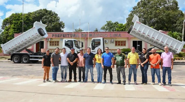 Mâncio Lima adquire dois caminhões trucados com emendas do Deputado Federal Roberto Duarte para ações de infraestrutura urbana e rural