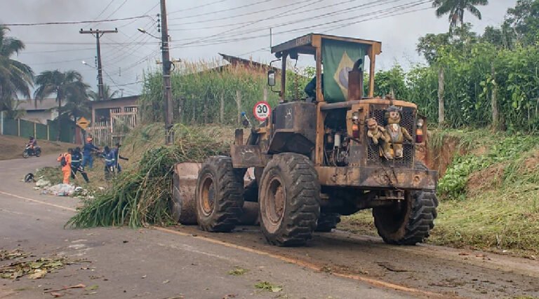 Prefeitura de Cruzeiro do Sul avança com Programa Cidade Limpa e retira mais de 10 mil toneladas de entulho em 19 bairros
