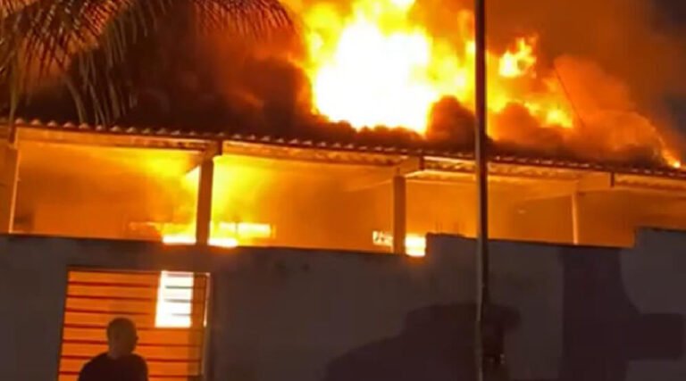 Casa de idosa é destruída por incêndio no interior do Acre