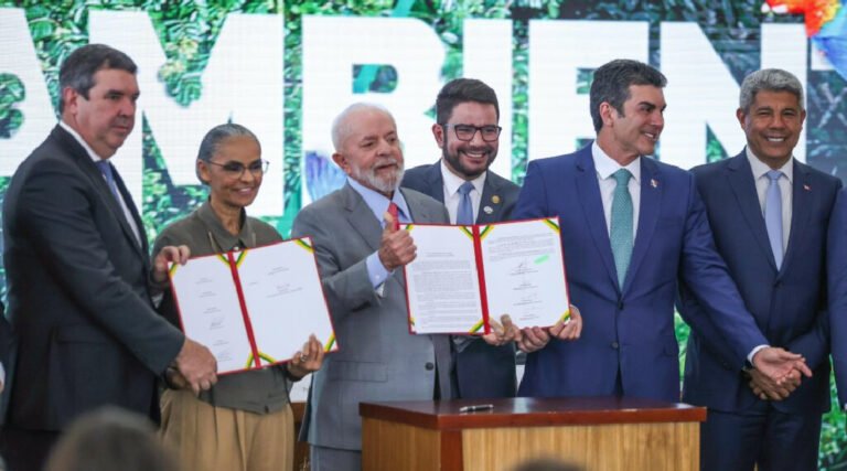 Governador Gladson Cameli assina pacto com governo federal para controle de incêndios na Amazônia e redução dos efeitos das mudanças climáticas 