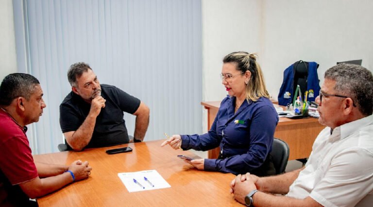 Zezinho Barbary participa de reunião ampliada sobre transbordo de combustíveis no Juruá