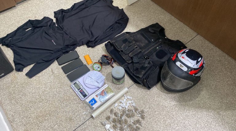 Dois homens presos em Cruzeiro do Sul acusados de integrar organização criminosa, um deles suspeito de homicídio