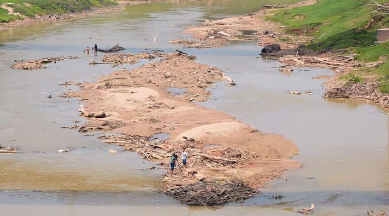 Rio Acre atinge nível crítico e Defesa Civil prevê pior seca dos últimos 10 anos em Rio Branco
