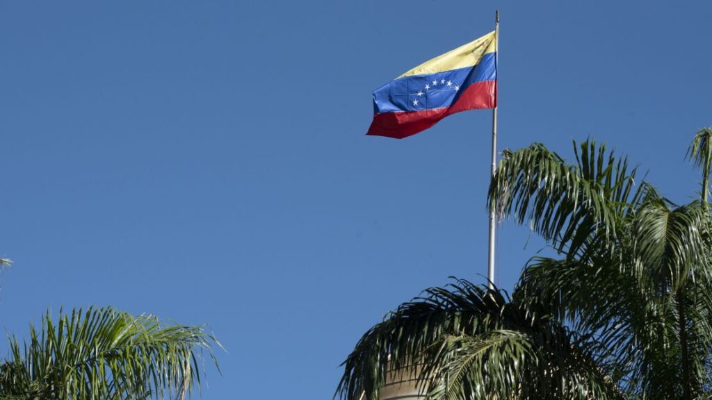 aviao-com-ex-presidente-do-panama-e-barrado-de-decolar-para-a-venezuela,-diz-presidente-|-cnn-brasil