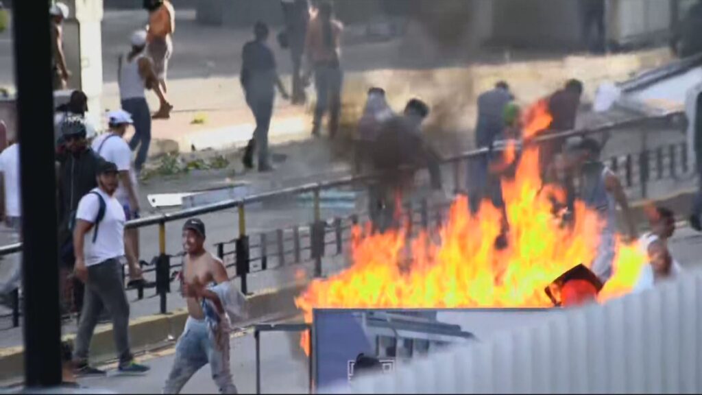 veja-imagens-dos-protestos-na-venezuela-apos-nicolas-maduro-ser-proclamado-presidente-|-cnn-brasil