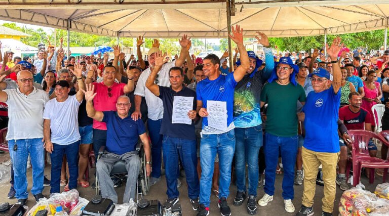 Prefeito Jailson Amorim e Colônia de pescadores de Rodrigues Alves inauguram Fábrica de Gelo Evanildo Almeida