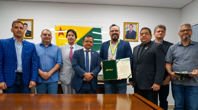 Alan Rick recebe honraria peruana por apoio ao fortalecimento das relações comerciais Brasil-Peru