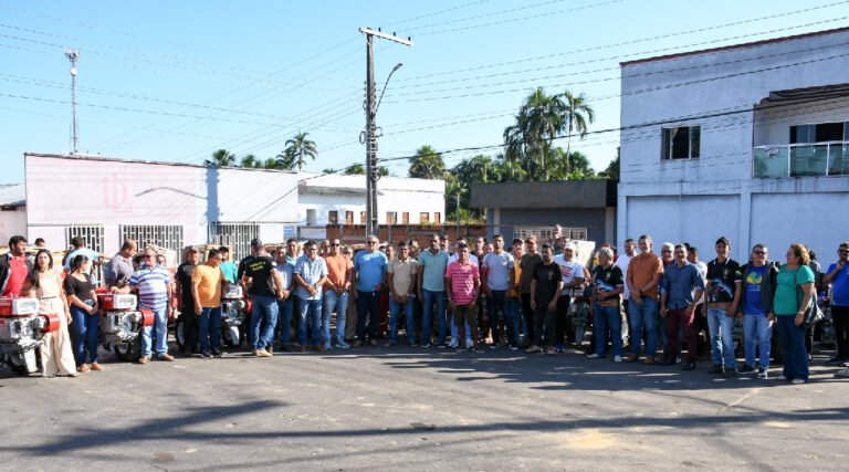 Entrega de Implementos Agrícolas fortalece a agricultura familiar e a economia de Mâncio Lima