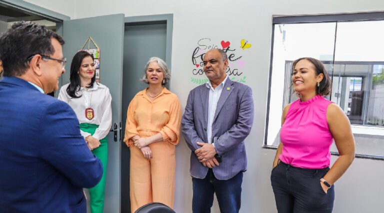 Gonzaga visita Delegacia da Mulher e de Atendimento a Crianças para debater políticas de combate ao feminicídio e violência contra menores