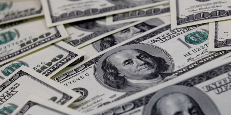 dolar-fecha-a-r$-5,60-com-apagao-cibernetico-e-eleicoes-americanas