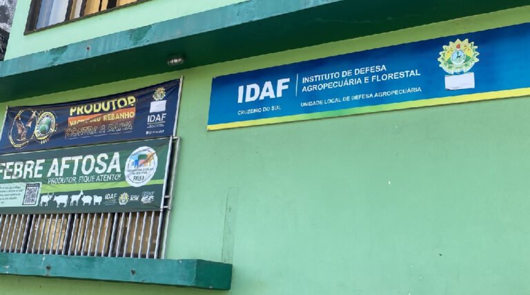 IDAF, em parceria com o Gefron, intensifica fiscalizações em Cruzeiro do Sul com foco na educação sanitária