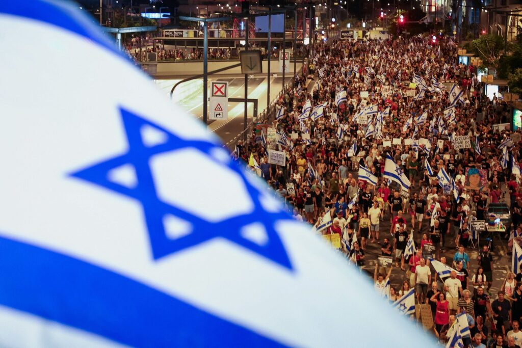 policia-dispara-canhoes-de-agua-contra-manifestantes-que-bloqueiam-rodovia-em-tel-aviv-|-cnn-brasil