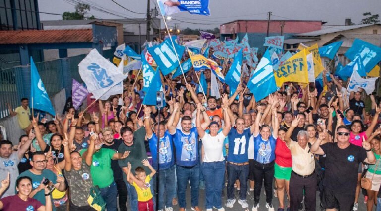 Zequinha e moradores do Miritizal de Cima fazem caminhada no asfalto novo do bairro