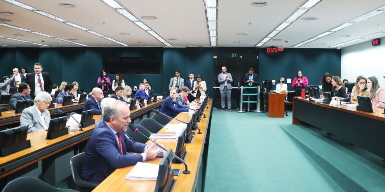 ccj-da-camara-aprova-projeto-que-proibe-decisoes-individuais-no-stf