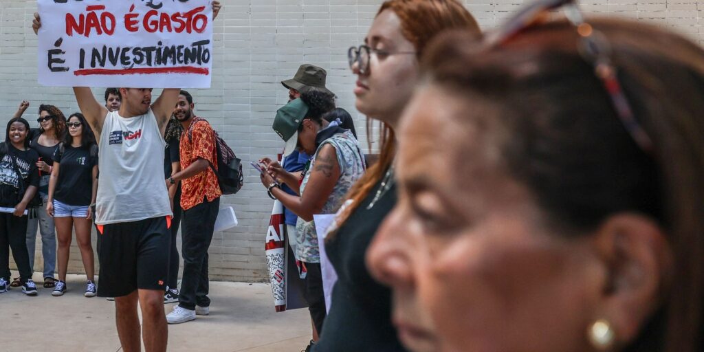 servidores-publicos-defendem-melhores-salarios-e-condicoes-de-trabalho