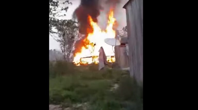 Homem tem casa completamente destruída pelo fogo no interior do Acre; família faz apelo