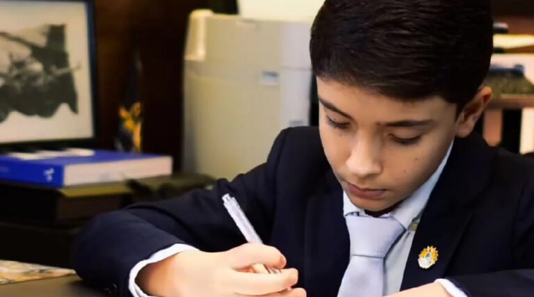 Filhos do governador e de secretários participam de campanha para arrecadar brinquedos para o Dia das Crianças; veja o vídeo