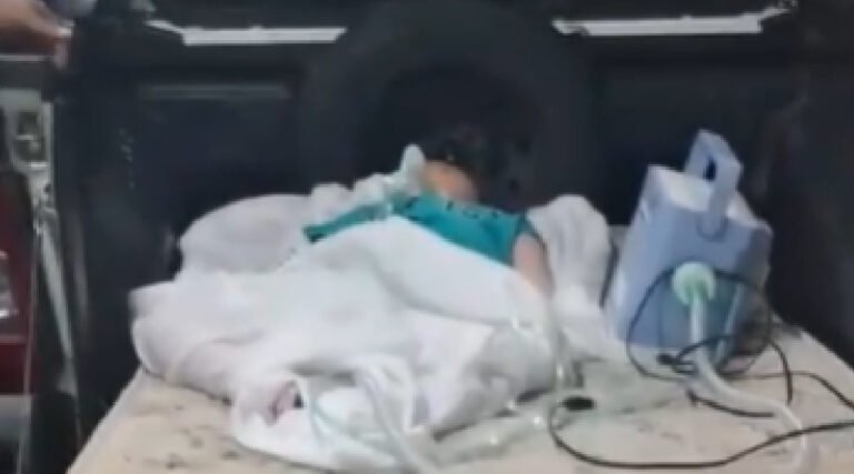 Pai improvisa carroceria para transportar filha após falta de ambulância do Samu em Cruzeiro do Sul