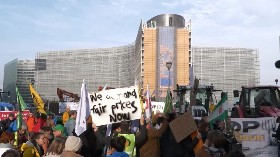 agricultores-protestam-em-bruxelas-contra-acordo-de-livre-comercio-mercosul-ue-|-cnn-brasil