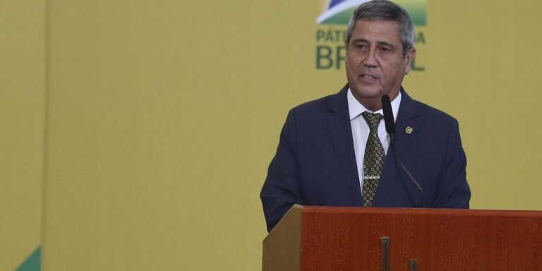 braga-netto-teve-participacao-concreta-em-atos-golpistas,-diz-pf