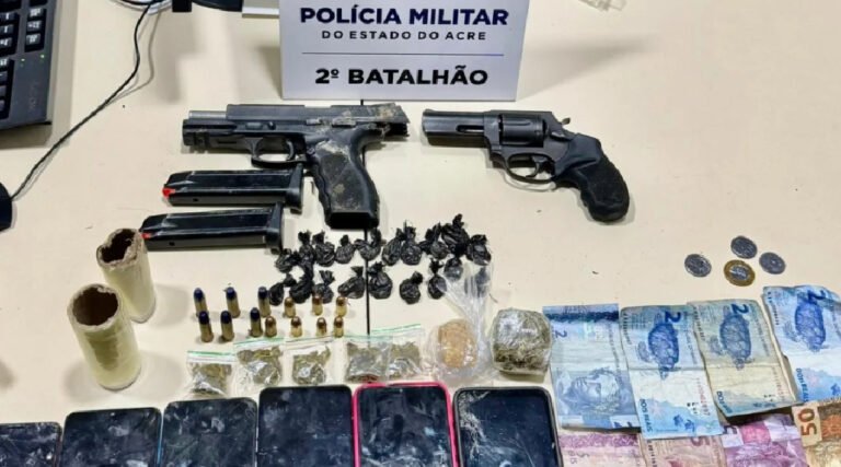 PM desarticula quadrilha e apreende armas, drogas, e motocicleta roubada em operação no Recanto dos Buritis