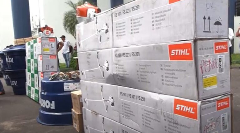 Governo do Acre entrega 85 kits de casas de farinha e roçadeiras para produtores da região do Rio Gregório