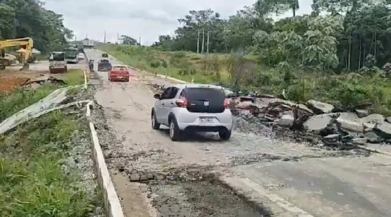 Tráfego na BR-317 será liberado intermitentemente enquanto obras de recuperação são realizadas