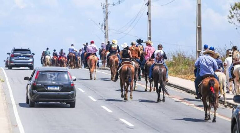 MPAC processa Estado e Município de Cruzeiro do Sul por descumprimento de normas ambientais e maus-tratos a animais na Cavalgada da Expoacre Juruá 2024