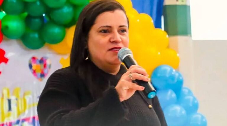 Vereadora Veinha do Valmar vota a favor do veto ao aumento de salários do Executivo em Tarauacá