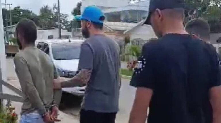 Homem que forçou enteado a matar gato e furava os dedos da criança é preso por tortura em Tarauacá