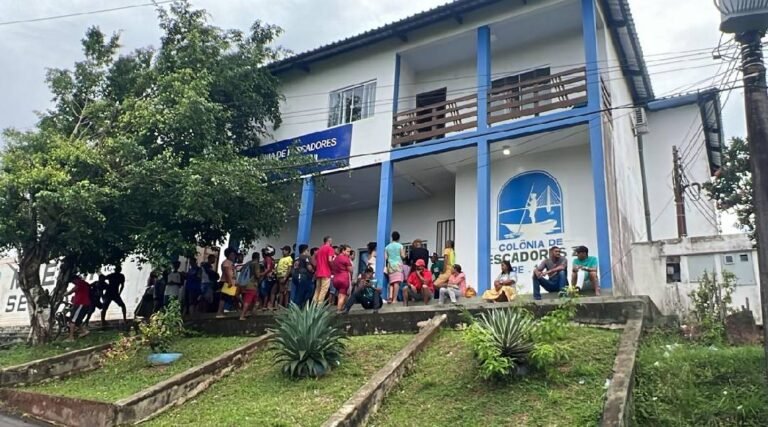 Colônia de Pescadores de Cruzeiro do Sul recebe 300 carteiras pendentes desde 2021