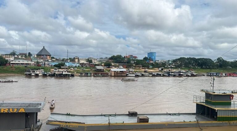 Nível do rio Juruá permanece estável, mas Bombeiros reforçam alerta de segurança na navegação