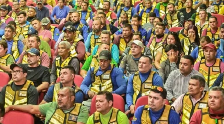 Governo do Acre publica lei que isenta mototaxistas da taxa de licenciamento anual