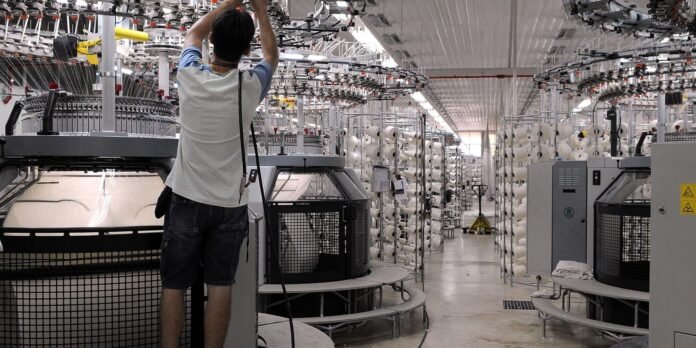 producao-industrial-fecha-ano-com-alta-em-17-dos-18-locais-pesquisados