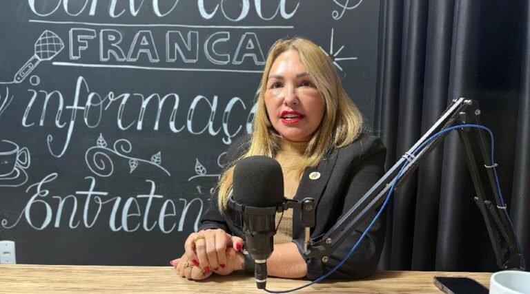 Podcast ‘Conversa Franca’ entrevista Sula Ximenes, presidente do DERACRE, sobre avanços e desafios da infraestrutura no Acre