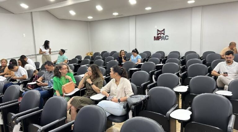 Autoridades do Judiciário, empresários e instituições discutem soluções para enfrentar a situação de dependentes químicos e moradores de rua em Cruzeiro do Sul