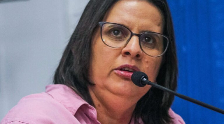 Vereadora Valéria Lima debate sobre saúde pública e segurança nos mercados do Agricultor e das Verdureiras