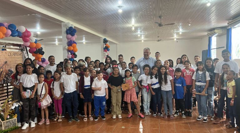 Petecão recebe homenagem por apoio ao Ceanom em Cruzeiro do Sul
