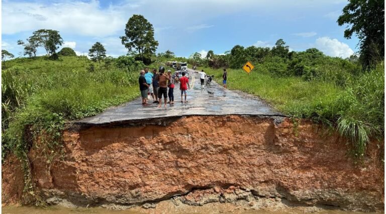 DNIT Trabalha para Liberar Trecho Afetado pelas Chuvas em Tarauacá; Viagens de ônibus retornarão