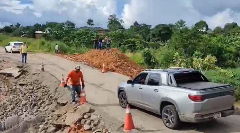 Trecho da BR-364 é liberado para carros pequenos e motos após rompimento