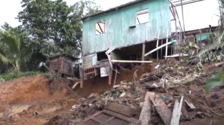 Chuvas aumentam deslizamentos em Cruzeiro do Sul e deixam moradores em situação crítica; atingidos estão recebendo auxílio