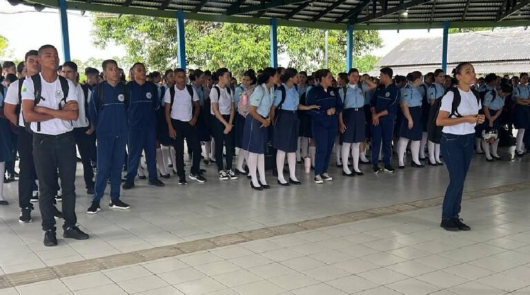 Mais de 13 mil alunos da rede estadual iniciam ano letivo de 2025 nesta segunda-feira (10) em Cruzeiro do Sul