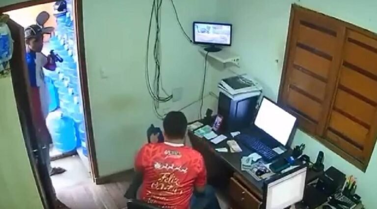 Homem armado assalta supermercado em Cruzeiro do Sul e leva R$ 3 mil